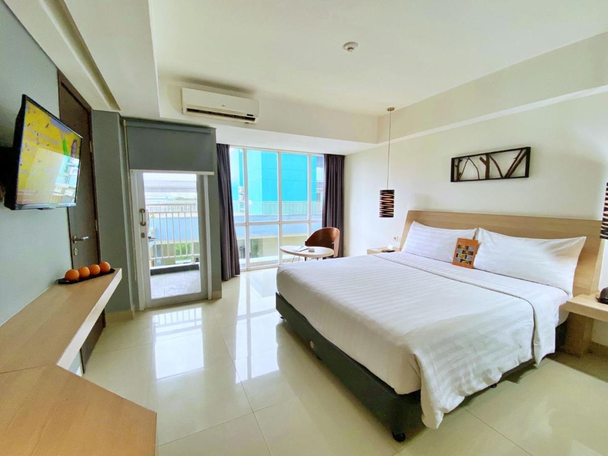 Hotel Harper Mt Haryono By Aston Jakarta Exterior foto