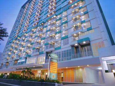 Hotel Harper Mt Haryono By Aston Jakarta Exterior foto